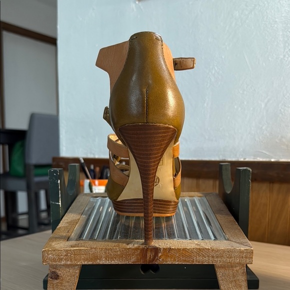 Michael Kors Tan Strappy Women's Heels - Picture 9 of 12